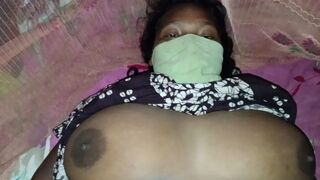 Soye hue bhabhi ko uthakar gand chudai ki